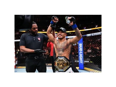 미얀마 출신 조슈아 반 UFC 남자 챔피언 등극